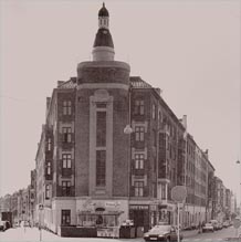 Et meget gammelt billede af bygningen set fra hjørnet Ingerslevsgade/Dybølsgade